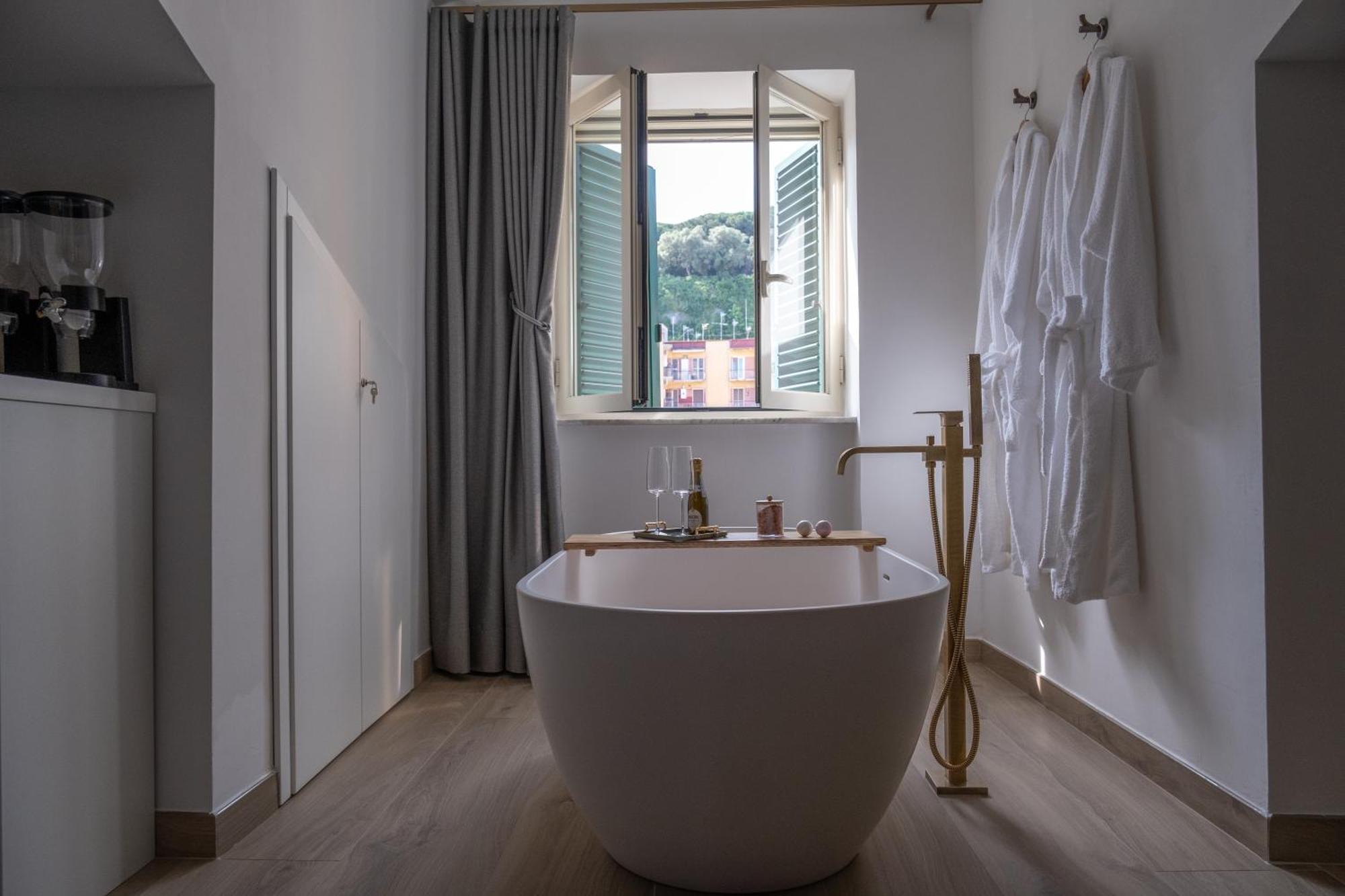 Coraline Deluxe Rooms Castellammare di Stabia Exteriör bild